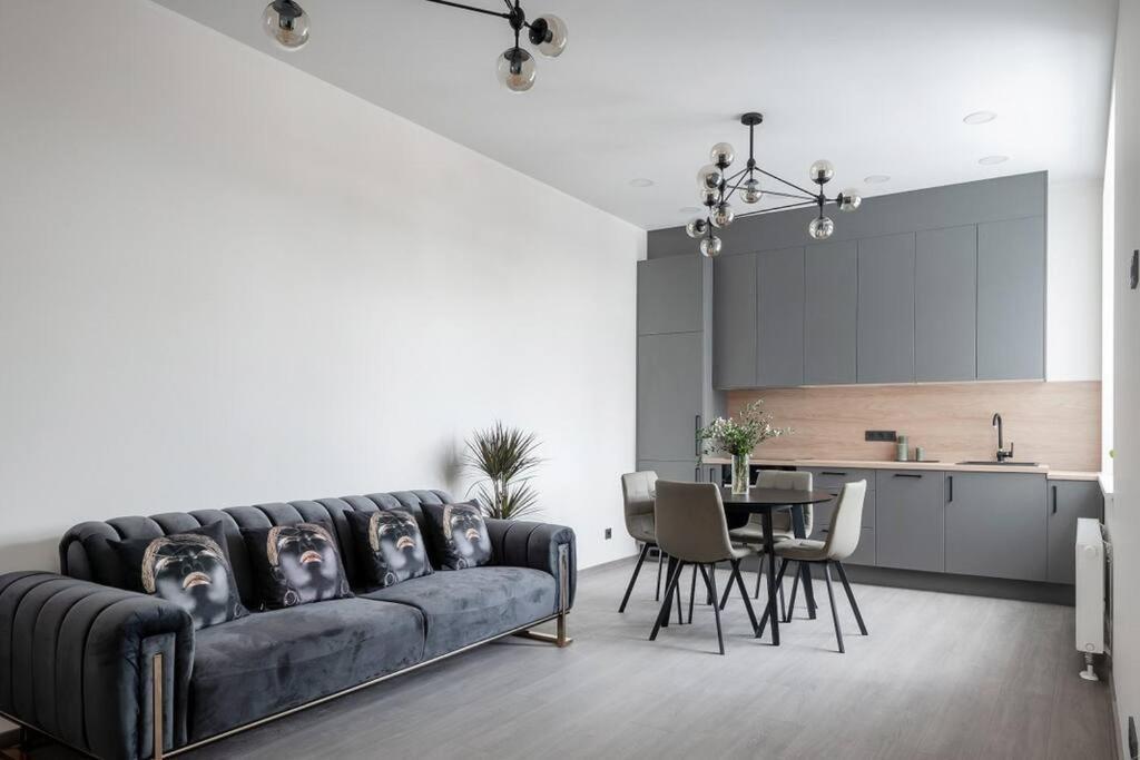 Spacious Home In Central Рига Экстерьер фото