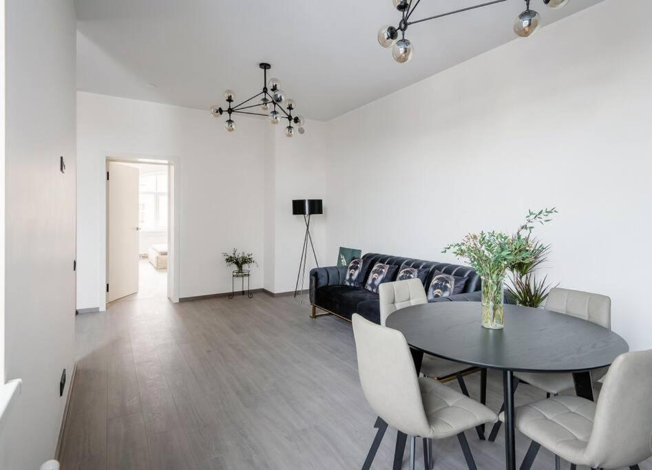 Spacious Home In Central Рига Экстерьер фото